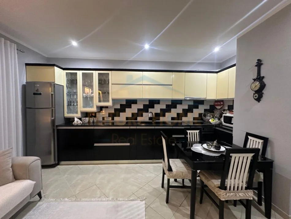 Durres, shitet apartament 2+1 Kati 3, 103 m² 130.000 € (SPITALI RAJONAL,DURRES)