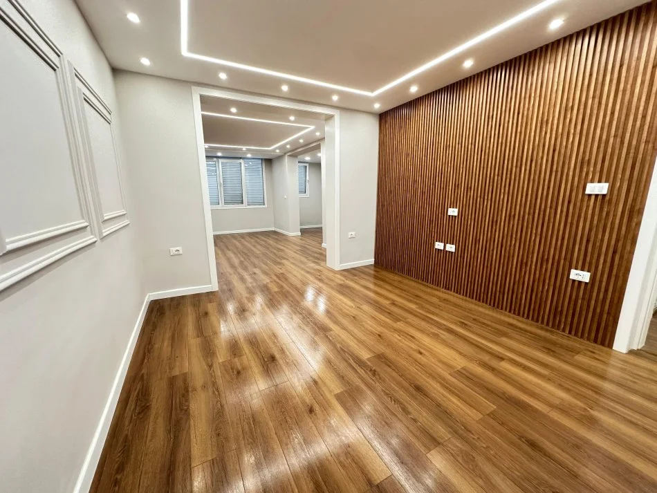 Tirane, shitet apartament duplex 2+1+Ballkon Kati 3, 97 m² 350.000 € (Bllok)