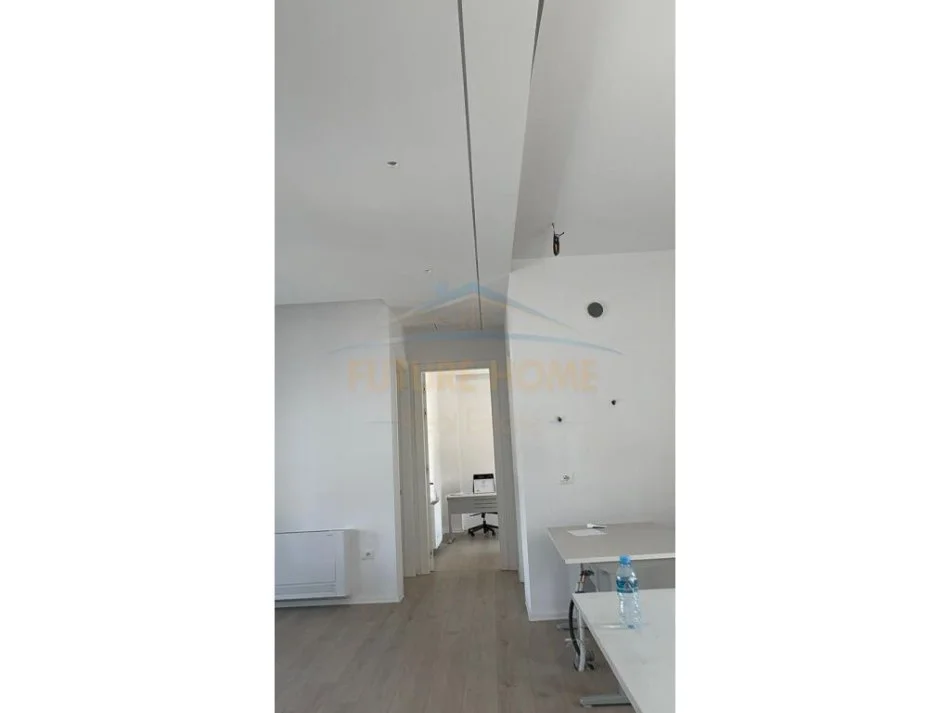 Tirane, jepet me qera ambjent biznesi Kati 9, 136 m² 1.600 € (Rruga e Dibres)