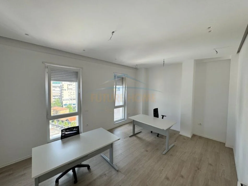 Tirane, jepet me qera ambjent biznesi Kati 9, 136 m² 1.400 € (Rruga e Dibrës, Tiranë)