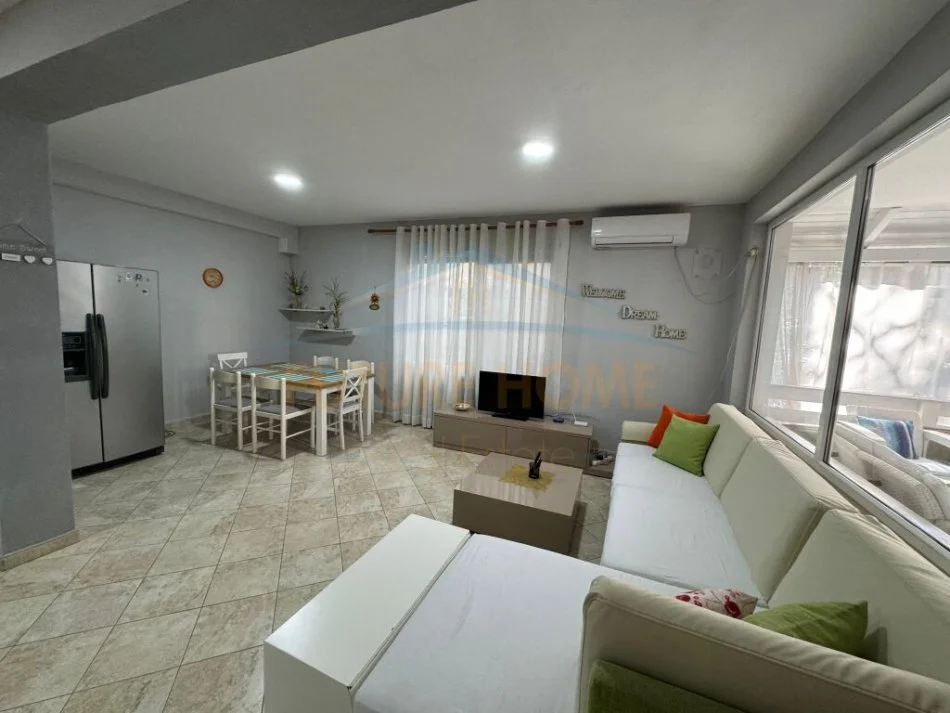 Durres, jepet me qera apartament 2+1 Kati 0, 85 m² 650 € 