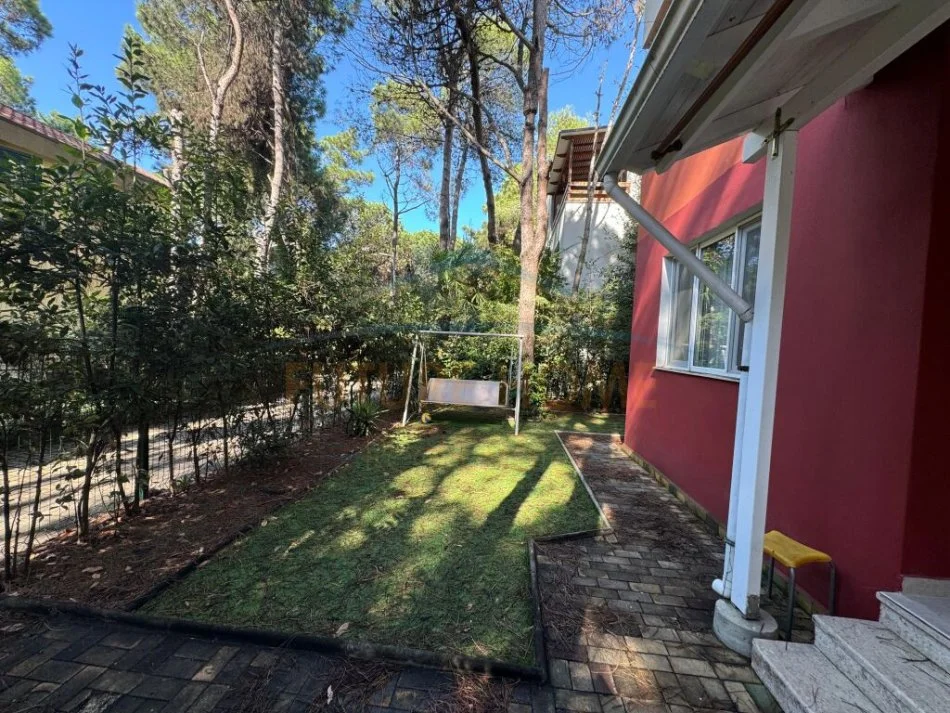 Durres, jepet me qera apartament 2+1 Kati 0, 85 m² 650 € 