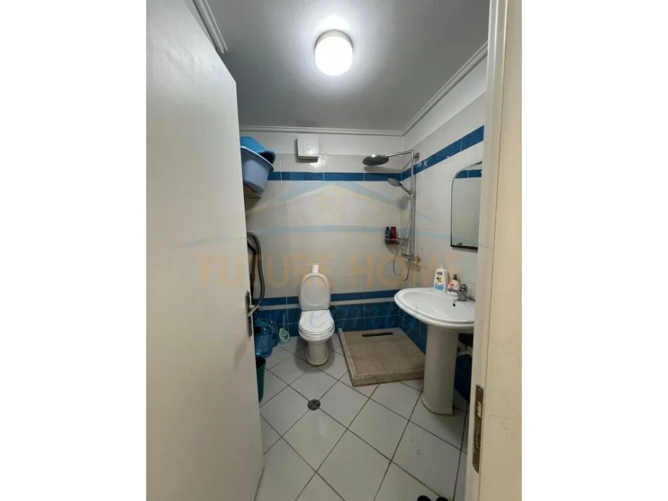 Tirane, shitet apartament 1+1+Ballkon Kati 3, 73 m² 135.000 € (Rruga Bill Klinton)