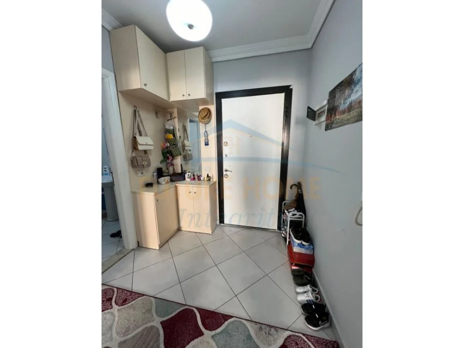 Tirane, shitet apartament 1+1+Ballkon Kati 3, 73 m² 135.000 € (Rruga Bill Klinton)