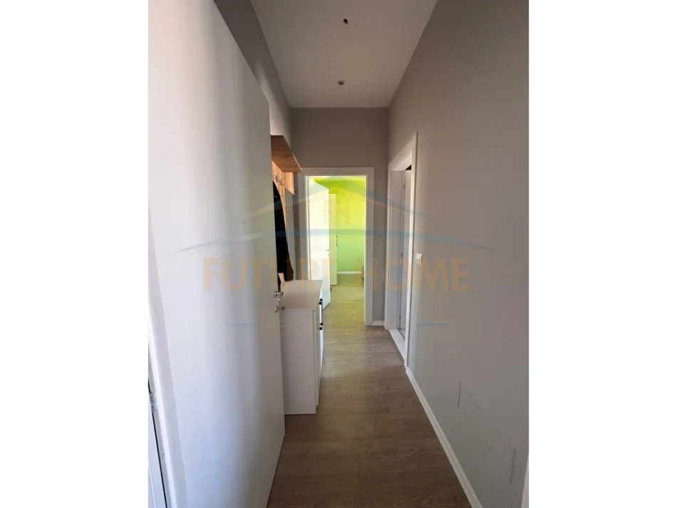 Tirane, jepet me qera apartament 2+1+Aneks+Ballkon Kati 15, 110 m² 1.100 € (Rruga e Kavajes)