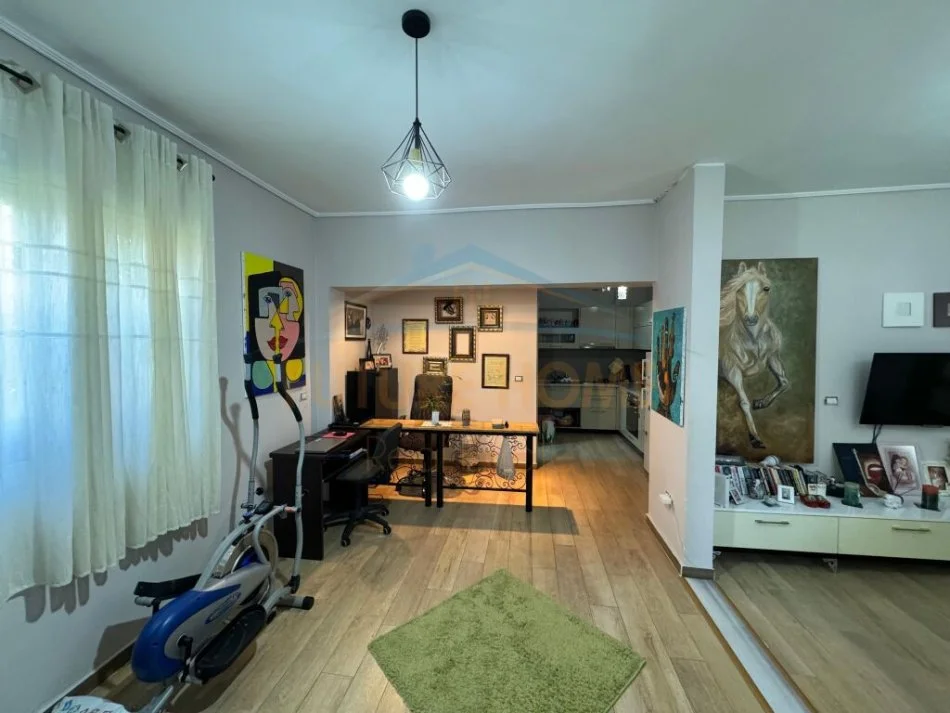 Durres, shitet apartament 2+1 Kati 1, 136 m² 130.000 € (Kopshti Ivina)