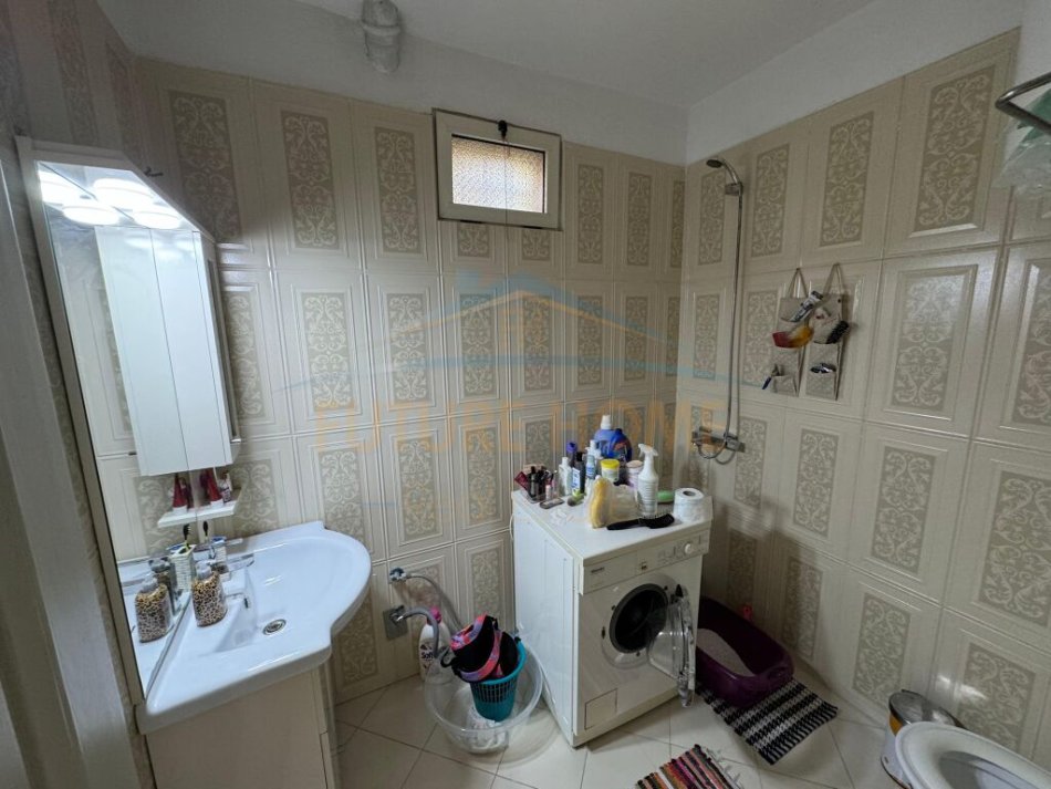 Durres, shitet apartament 2+1+Ballkon Kati 0, 136 m² 130.000 € (kopshti ivina ,durres)