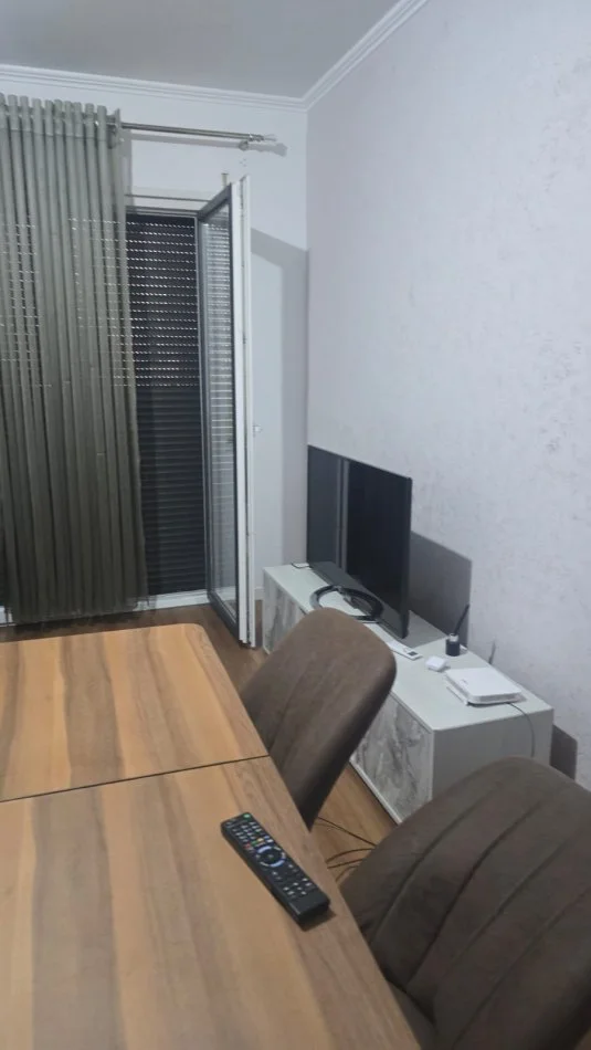 Tirane, jepet me qera apartament 1+1+Ballkon Kati 2, 67 m² 600 € 