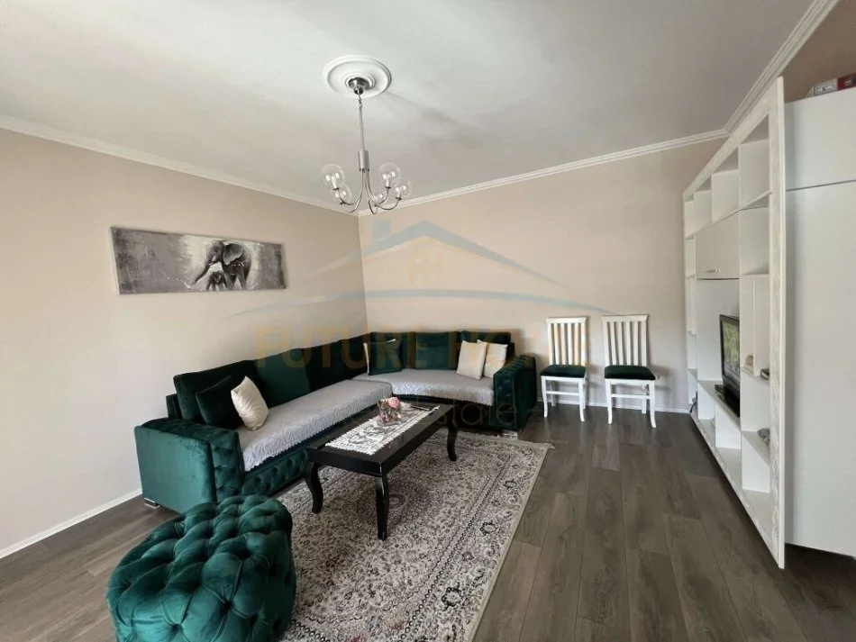 Tirane, jepet me qera apartament 1+1+Aneks+Ballkon Kati 7, 75 m² 380 € (Unaza e Re)