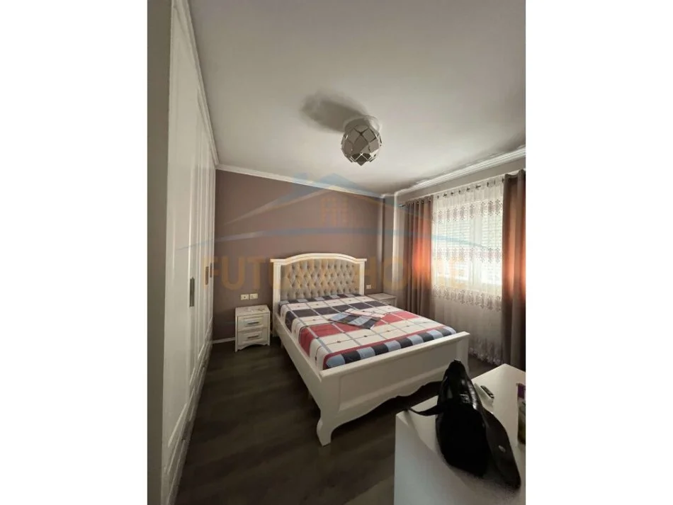 Tirane, jepet me qera apartament 1+1+Aneks+Ballkon Kati 7, 75 m² 380 € (Unaza e Re)