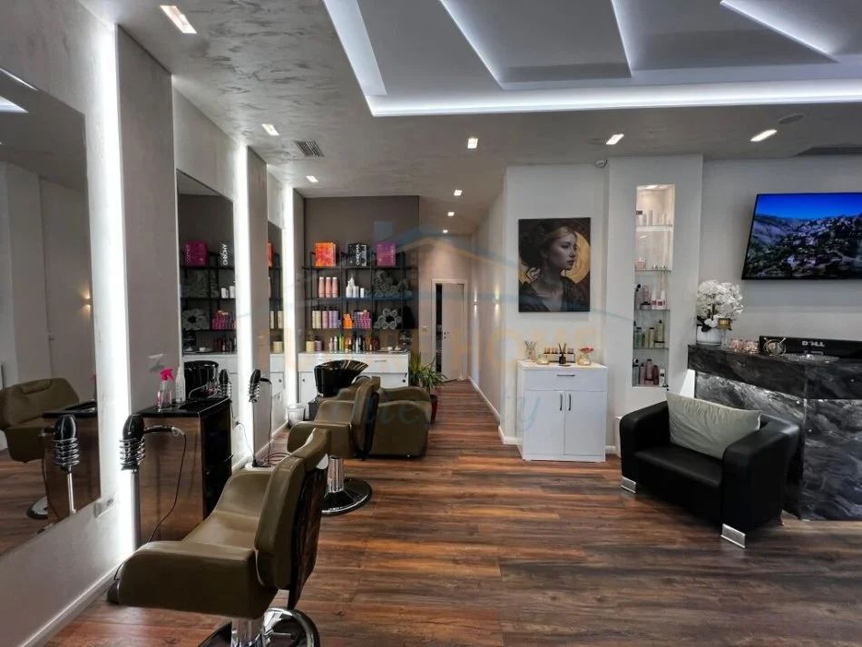 Tirane, jepet me qera ambjent biznesi Kati 0, 115 m² 2.500 € (JORDAN MISJA)