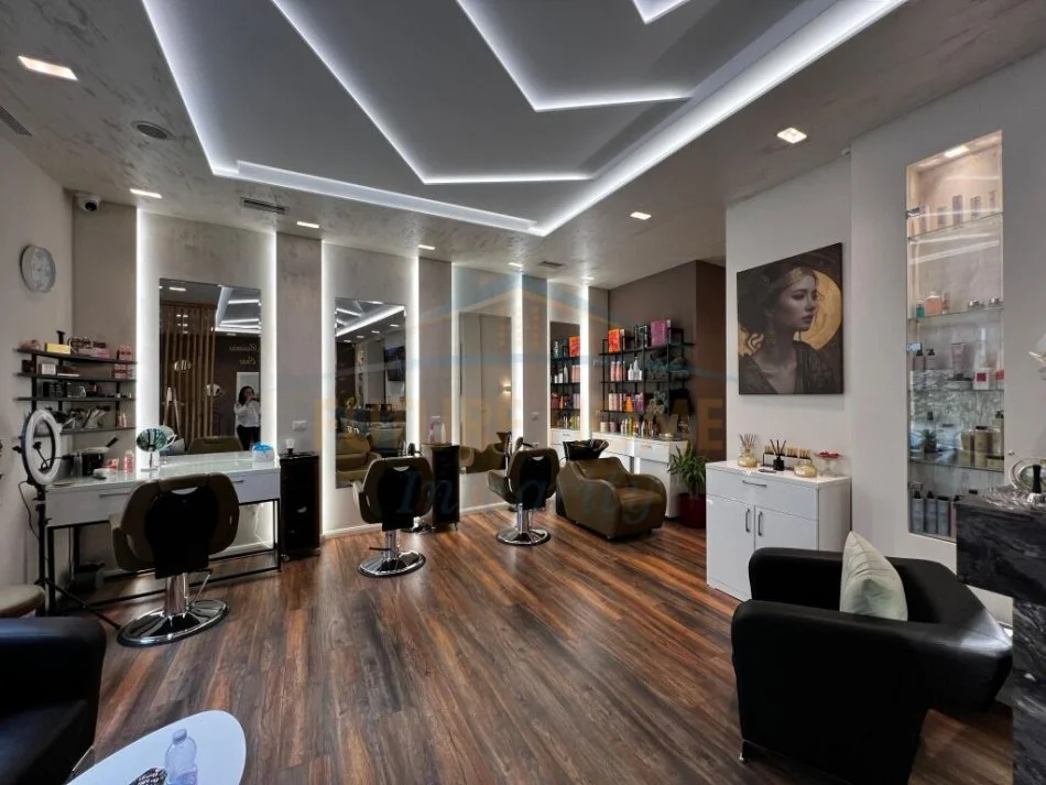 Tirane, jepet me qera ambjent biznesi Kati 0, 115 m² 2.500 € (JORDAN MISJA)