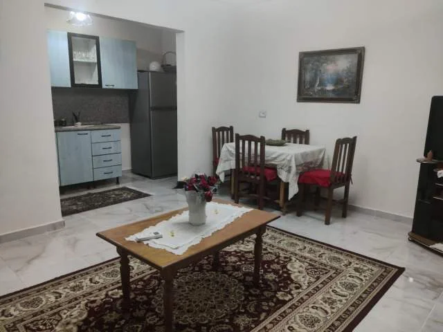 Tirane, jepet me qera apartament 1+1+Aneks+Ballkon Kati 3, 60 m² 350 € (Rruga Kongresi i Manastirit)