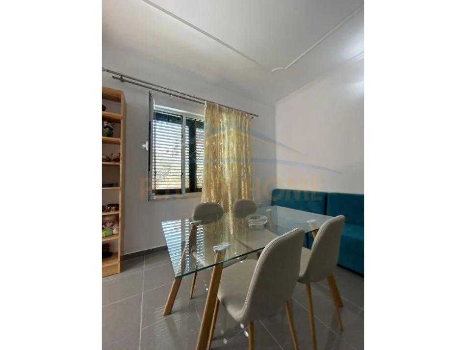 Tirane, jepet me qera apartament 2+1+Aneks+Ballkon Kati 2, 85 m² 400 € (Fresk)