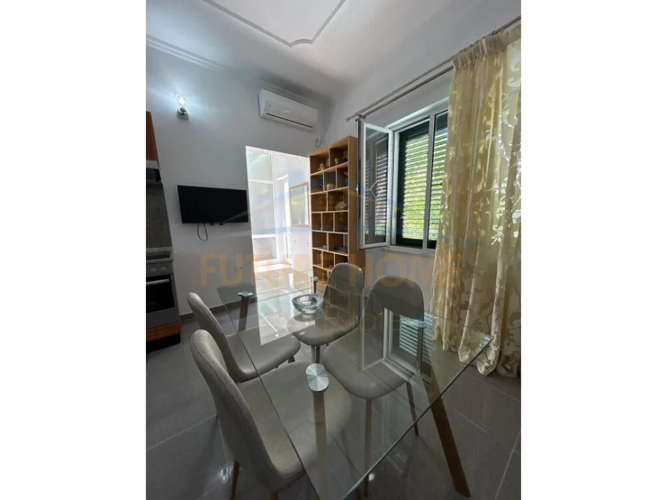 Tirane, jepet me qera apartament 2+1+Aneks+Ballkon Kati 2, 85 m² 400 € (Fresk)