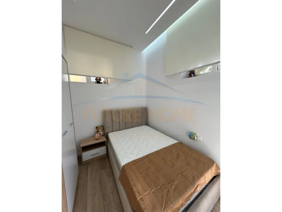 Tirane, jepet me qera apartament 2+1+Aneks+Ballkon Kati 2, 85 m² 400 € (Fresk)