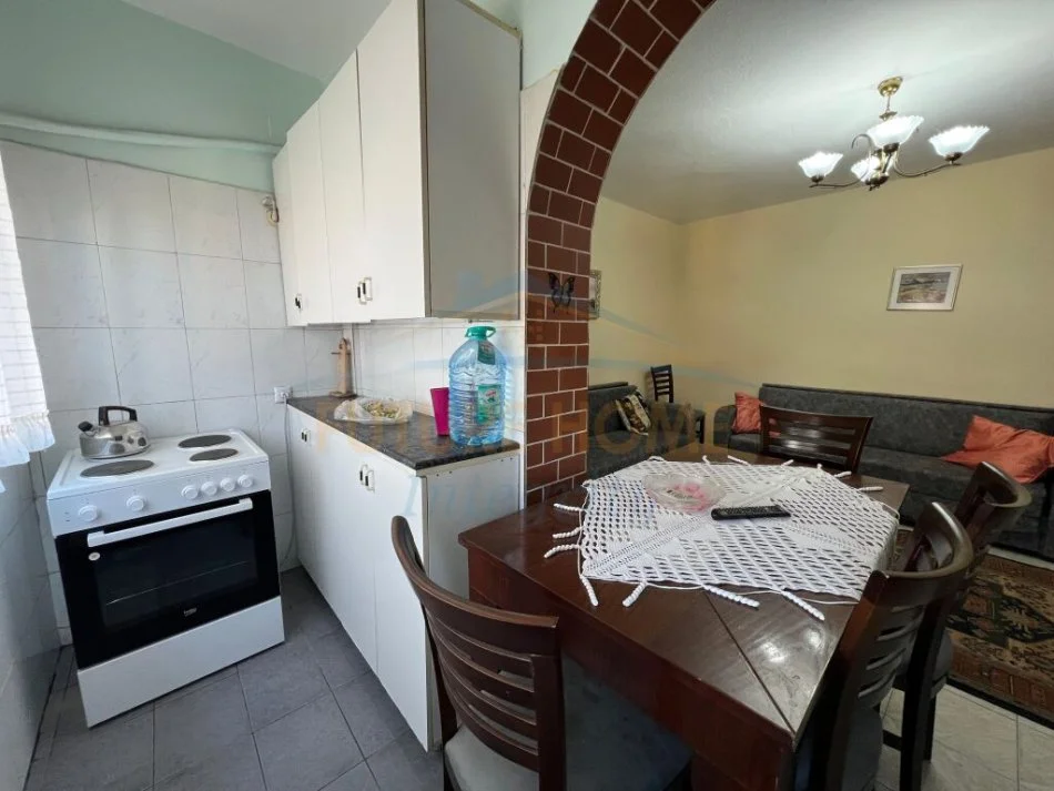 Tirane, jepet me qera apartament 2+1 Kati 2, 80 m² 600 € (Pazari i Ri)