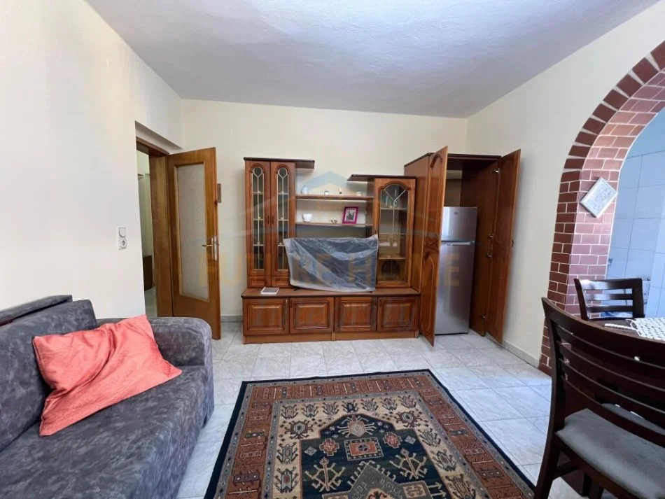 Tirane, jepet me qera apartament 2+1+Aneks Kati 2, 80 m² 600 € (Pazari i Ri)