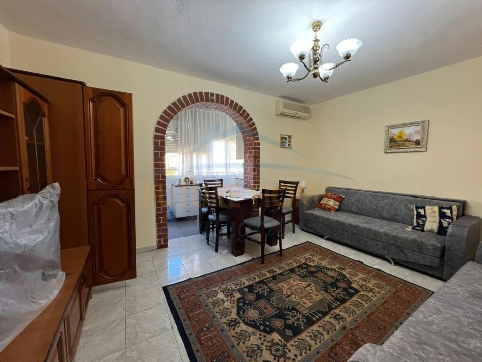 Tirane, jepet me qera apartament 2+1 Kati 2, 80 m² 600 € (Pazari i Ri)