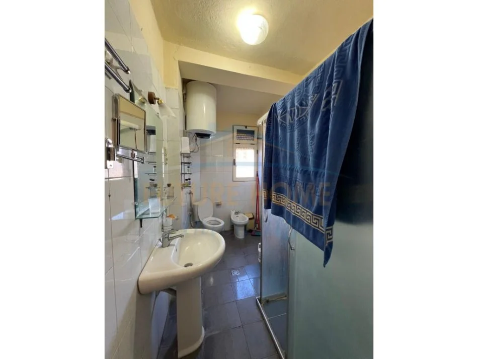 Tirane, jepet me qera apartament 2+1 Kati 2, 80 m² 600 € (PAZARI I RI)