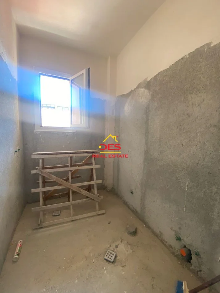 Vlore, shitet apartament 2+1+Ballkon Kati 6, 115 m² 1.430.000 € (Rruga Pelivan Leskaj)