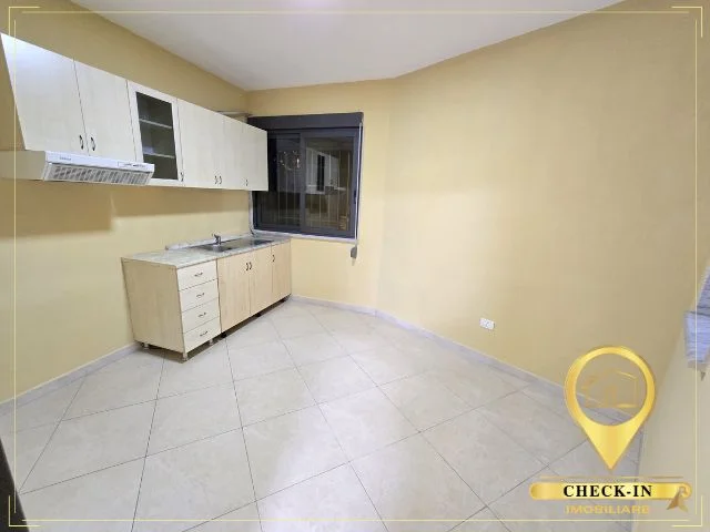 Tirane, jepet me qera zyre Kati 2, 160 m² 1.250 € (Sheshi Skenderbej)