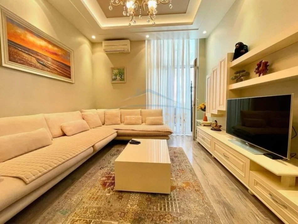 Tirane, jepet me qera apartament 2+1 Kati 7, 96 m² 700 € (RRUGA E DIBRES FARMACIA 10)