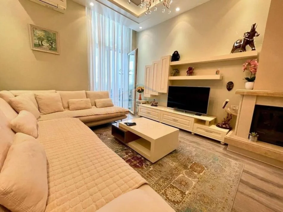 Tirane, jepet me qera apartament 2+1 Kati 7, 96 m² 700 € (RRUGA E DIBRES FARMACIA 10)