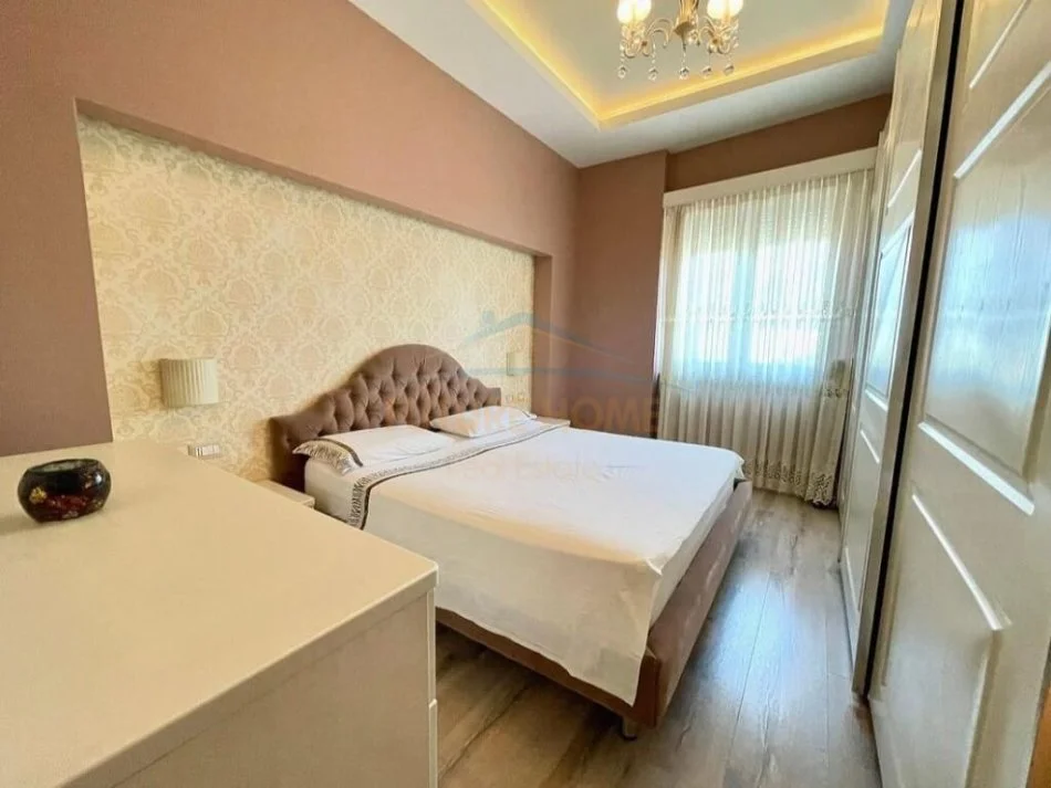 Tirane, jepet me qera apartament 2+1 Kati 7, 96 m² 700 € (RRUGA E DIBRES FARMACIA 10)