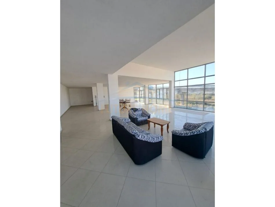 Tirane, jepet me qera ambjent biznesi Kati 0, 1.187 m² 7.500 € (Rruga Nacionale Vore-Fushkruje)