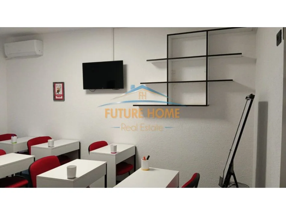 Tirane, jepet me qera apartament 2+1+Aneks+Ballkon Kati 0, 93 m² 800 € (21 Dhjetori)