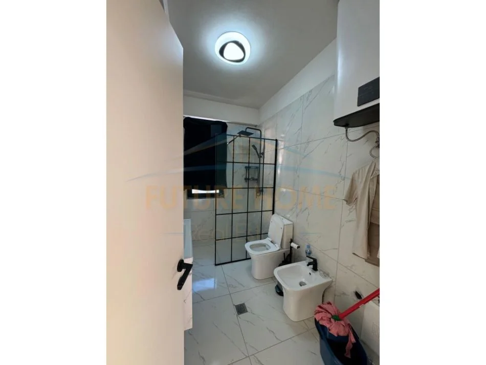 Tirane, jepet me qera ambjent biznesi Kati 1, 100 m² 700 € (Allias)