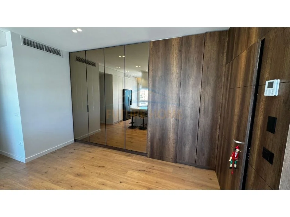 Tirane, shitet apartament 2+1+Ballkon Kati 7, 100 m² 230.000 € (Rruga Karl Gega)