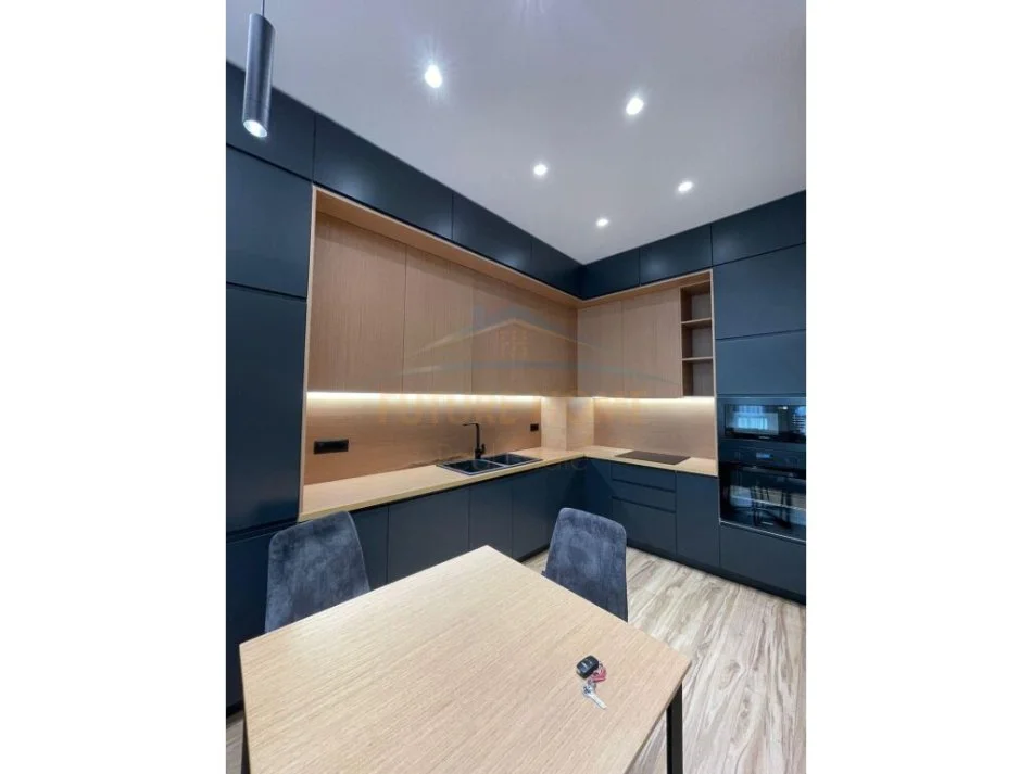 Tirane, jap me qera apartament 1+1 Kati 5, 73 m² 1.000 € (Rruga e Kavajes)