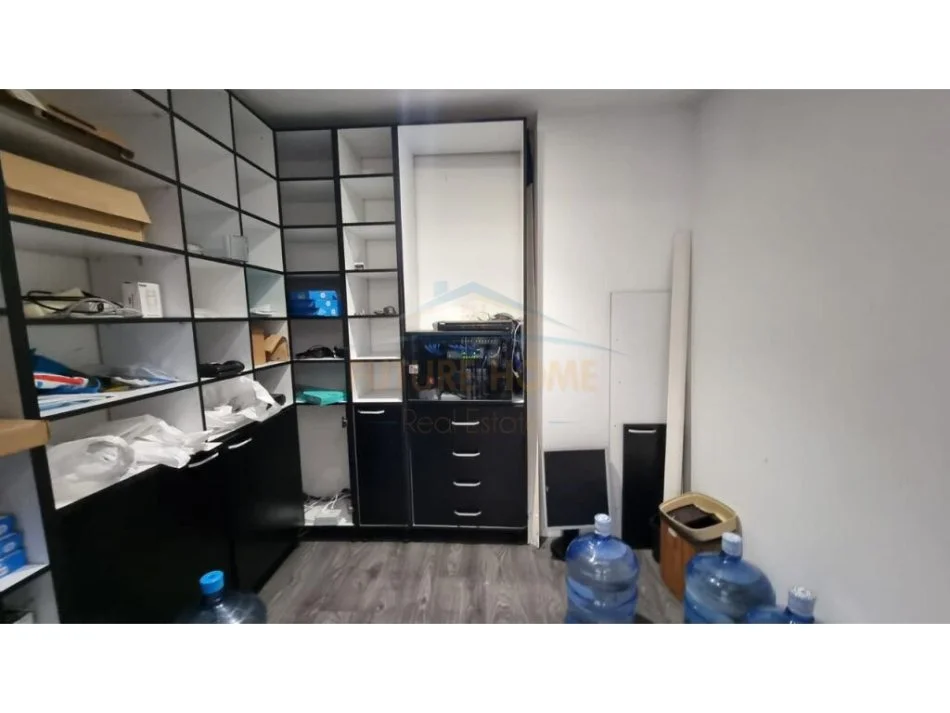 Tirane, jepet me qera apartament 3+1+Aneks+Ballkon Kati 6, 125 m² 1.900 € (Komuna e Parisit)