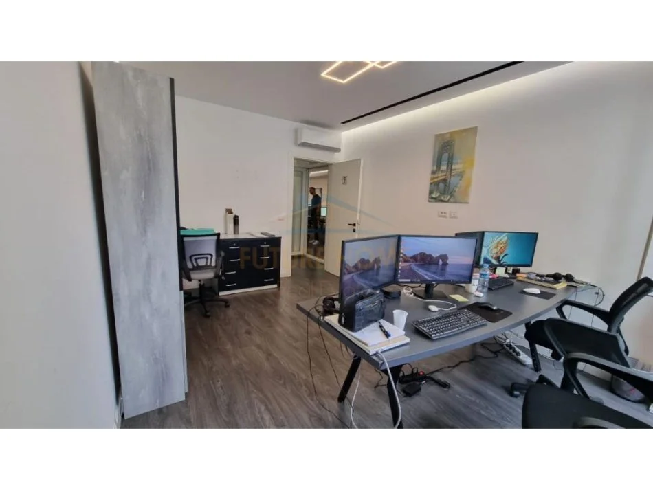 Tirane, jepet me qera apartament 3+1+Aneks+Ballkon Kati 6, 125 m² 1.900 € (Komuna e Parisit)