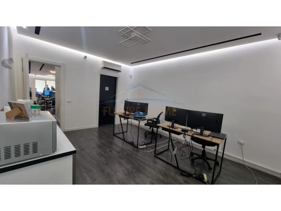 Tirane, jepet me qera apartament 3+1+Aneks+Ballkon Kati 6, 125 m² 1.900 € (Komuna e Parisit)