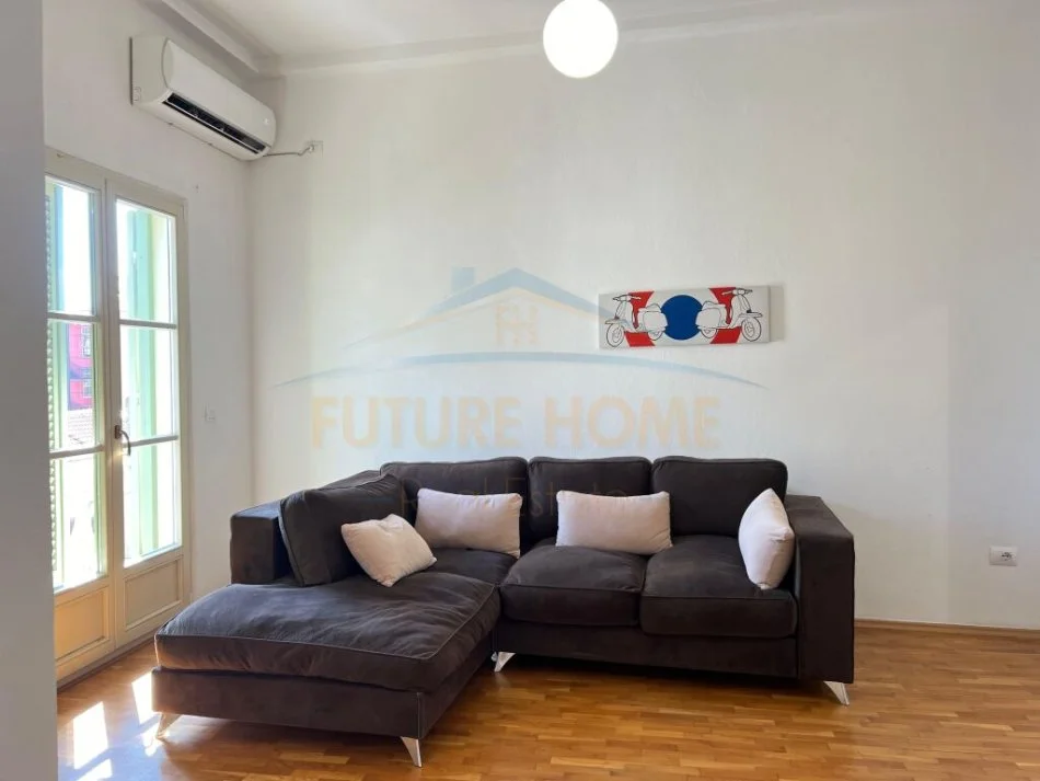 Durres, shitet apartament 3+1 Kati 4, 183 m² 330.000 € (Shitet, Duplex 3+1+2, te Bulevardi Kryesor, Durres)