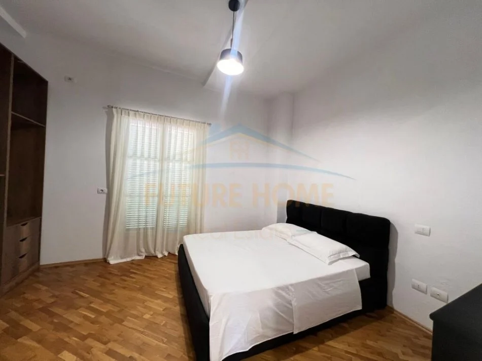 Durres, shitet apartament 3+1 Kati 4, 183 m² 330.000 € (Shitet, Duplex 3+1+2, te Bulevardi Kryesor, Durres)