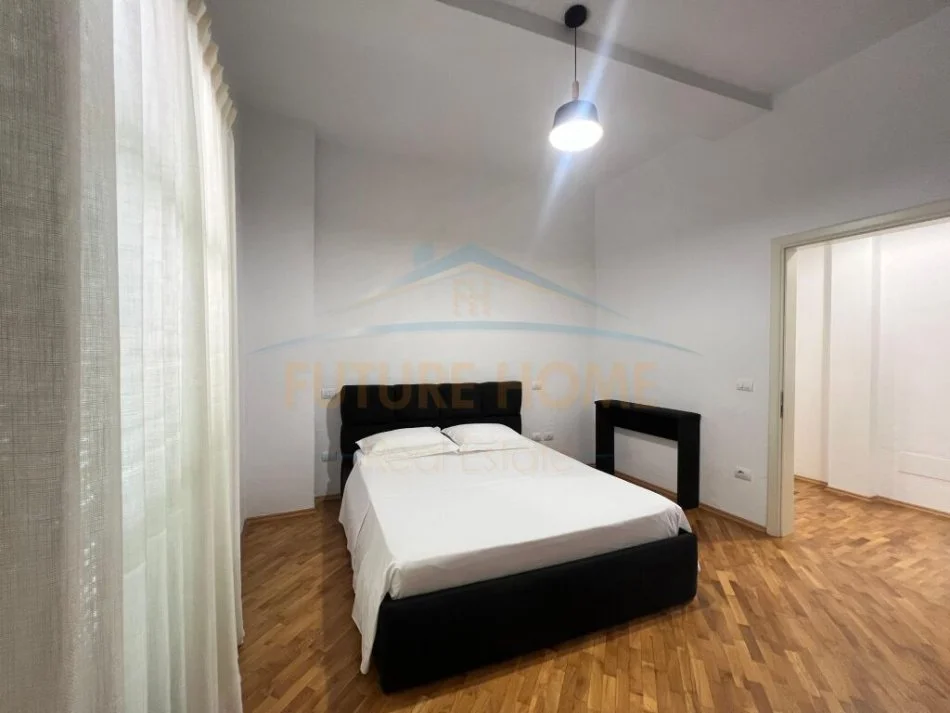 Durres, shitet apartament 3+1 Kati 4, 183 m² 330.000 € (Shitet, Duplex 3+1+2, te Bulevardi Kryesor, Durres)