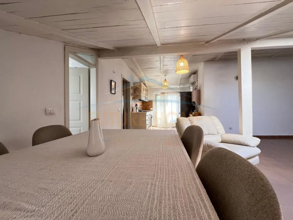 Durres, shitet apartament 3+1 Kati 4, 183 m² 330.000 € (Shitet, Duplex 3+1+2, te Bulevardi Kryesor, Durres)