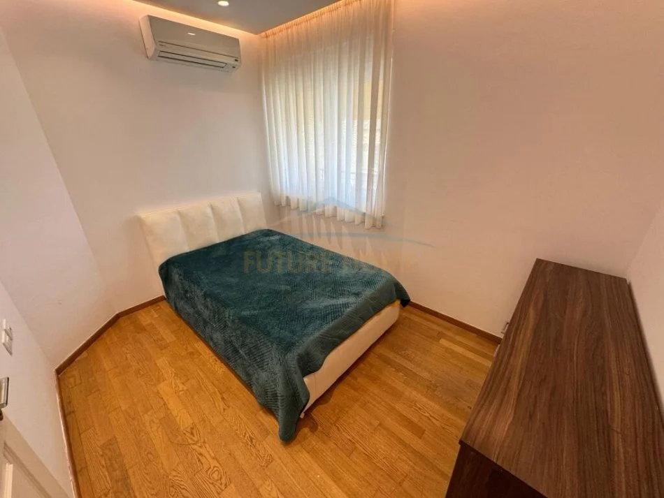Tirane, jepet me qera apartament 3+1 Kati 3, 186 m² 1.400 € (Sauk)