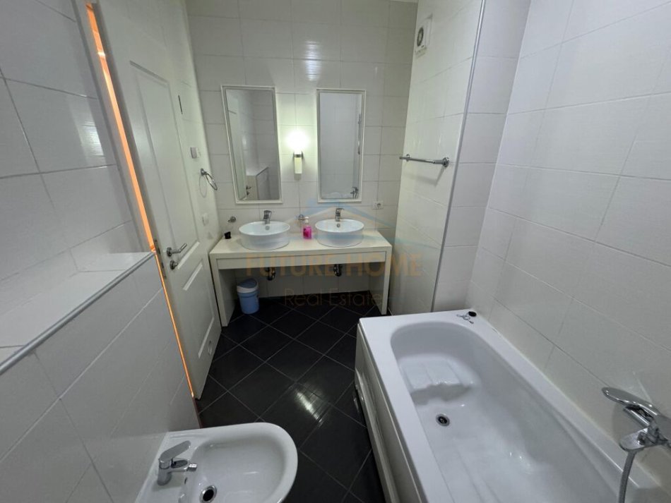 Tirane, jepet me qera apartament 3+1+Ballkon Kati 3, 186 m² 1.400 € 