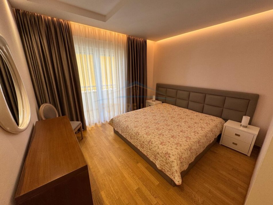 Tirane, jepet me qera apartament 3+1+Ballkon Kati 3, 186 m² 1.400 € 