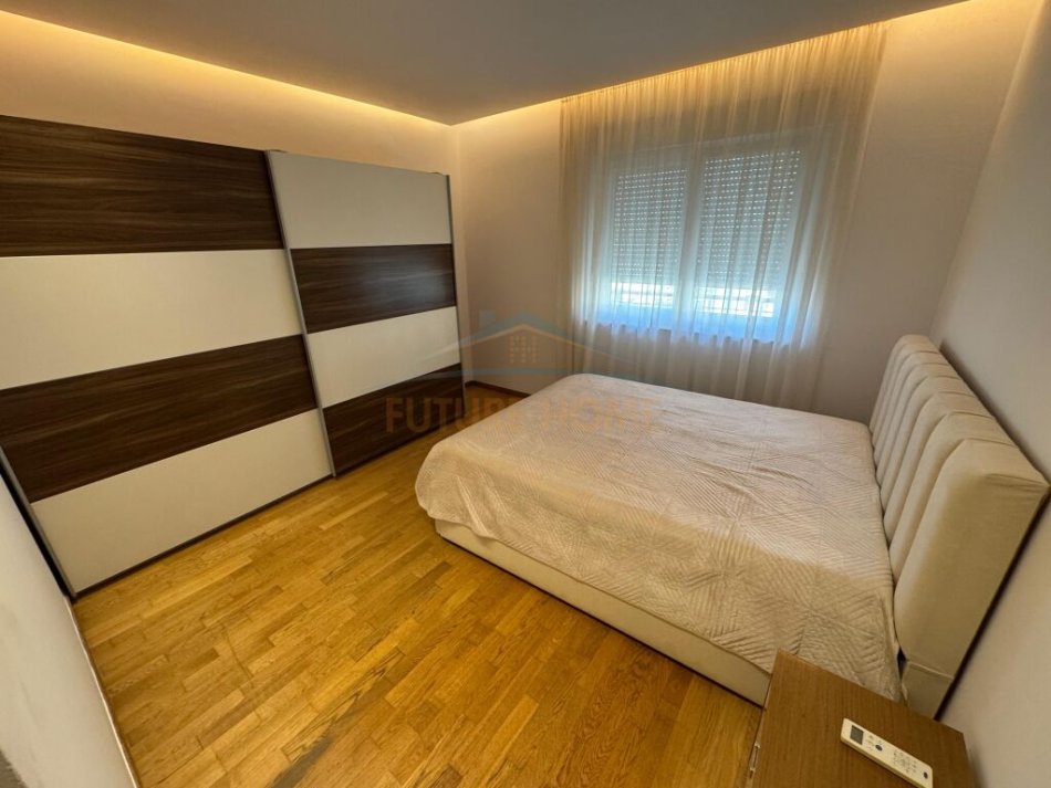 Tirane, jepet me qera apartament 3+1+Ballkon Kati 3, 186 m² 1.400 € 