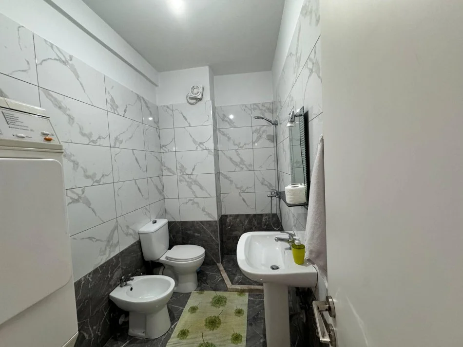 Tirane, jepet me qera apartament 1+1 Kati 2, 69 m² 500 € (Komuna E Parisit)