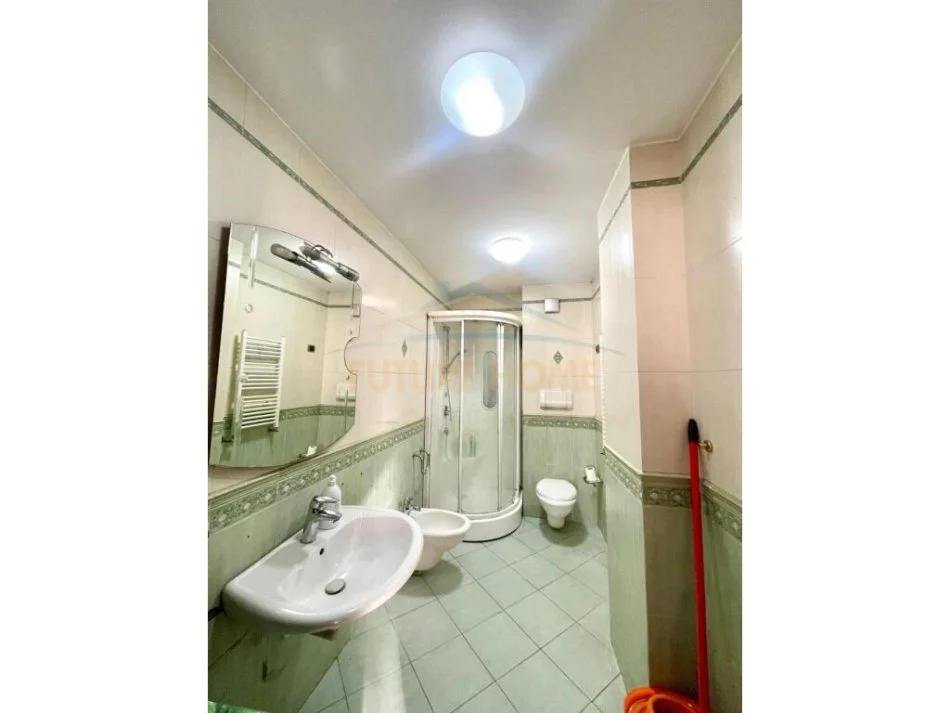 Tirane, shitet apartament 3+1 Kati 8, 140 m² 330.000 € (Komuna e Parisit)