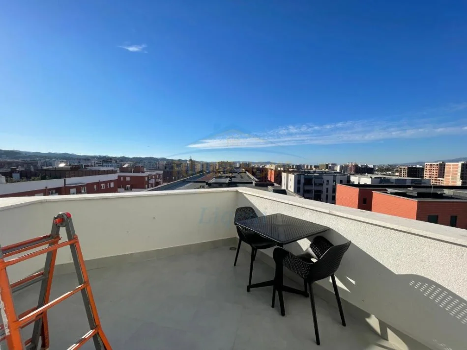 Tirane, jepet me qera apartament 1+1+Aneks+Ballkon Kati 9, 67 m² 600 € (Unaza e Re)