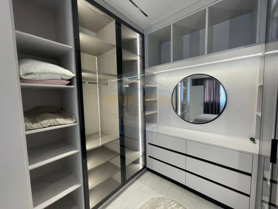 Tirane, jepet me qera apartament 1+1 , 77 m² 600 € (Unaza e Re)