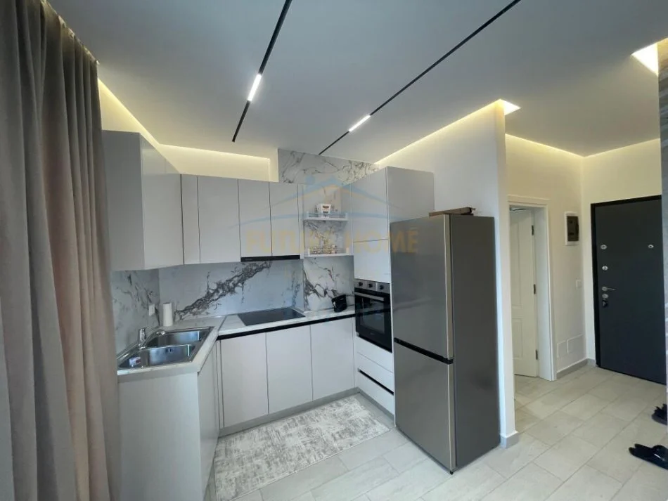 Tirane, jepet me qera apartament 1+1 , 77 m² 600 € (Unaza e Re)